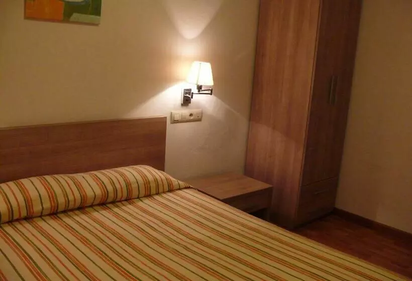 ホテル Hostal Muntanya
