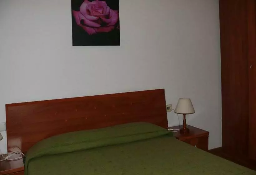 ホテル Hostal Muntanya