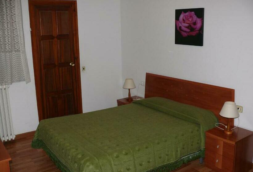 호텔 Hostal Muntanya