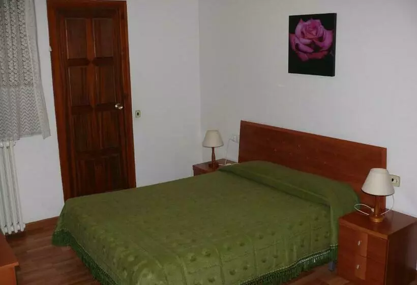 ホテル Hostal Muntanya