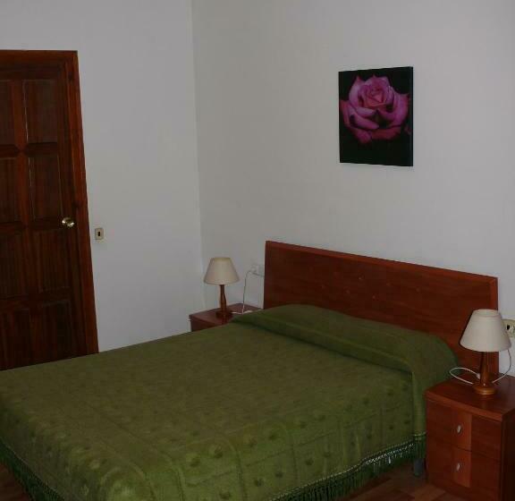 호텔 Hostal Muntanya