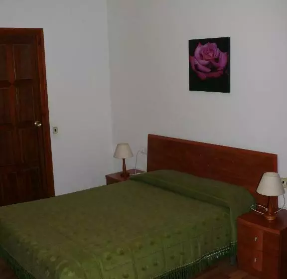 ホテル Hostal Muntanya
