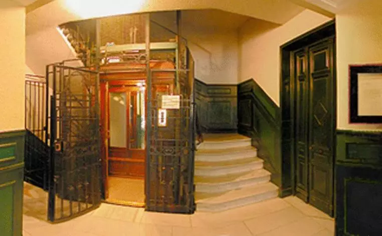 هتل Hostal Santa Isabel