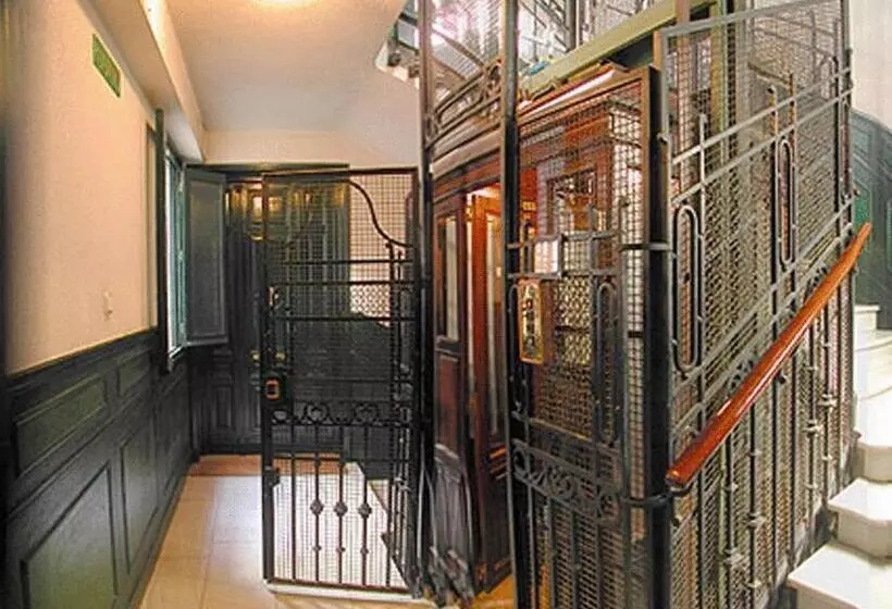 هتل Hostal Santa Isabel