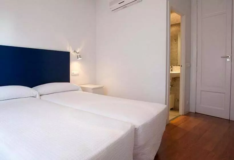 هتل Hostal Santa Isabel