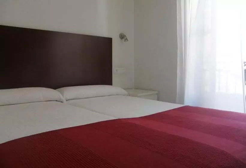 هتل Hostal Santa Isabel