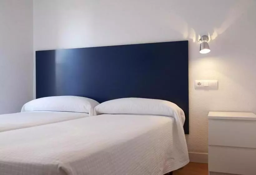 هتل Hostal Santa Isabel