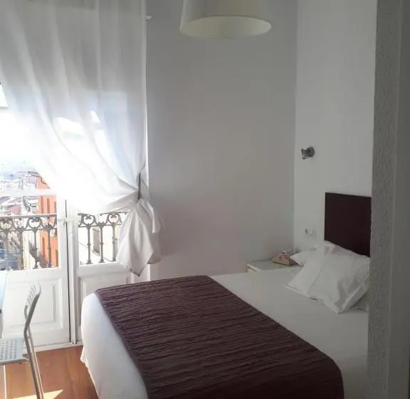هتل Hostal Santa Isabel