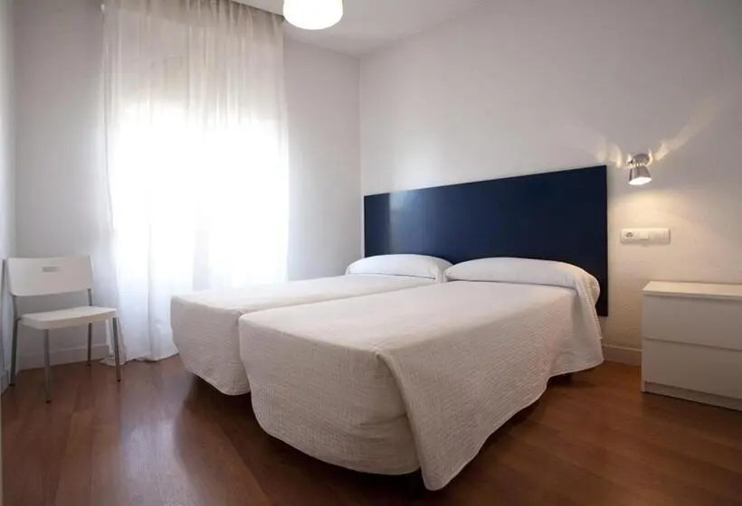 هتل Hostal Santa Isabel