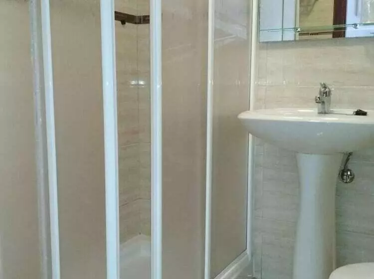 فندق Hostal Cruce