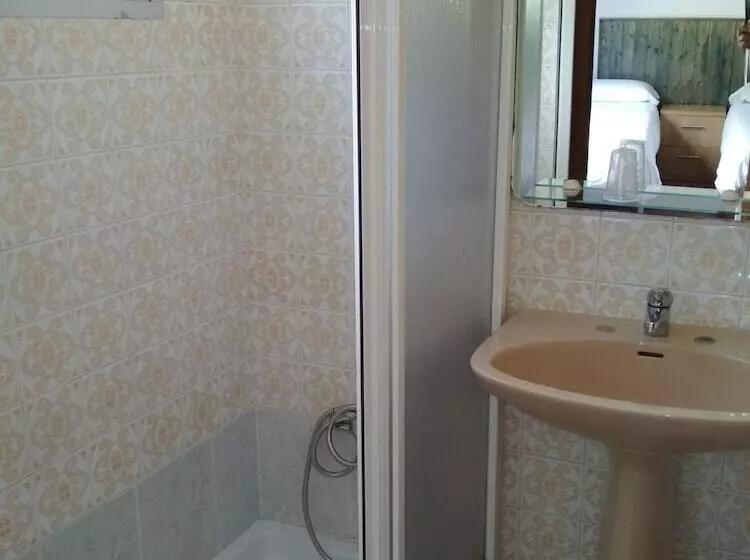 فندق Hostal Cruce