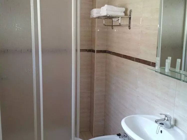 فندق Hostal Cruce