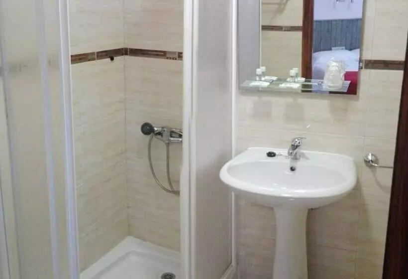 فندق Hostal Cruce