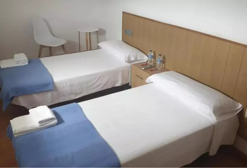 فندق Hostal Cruce