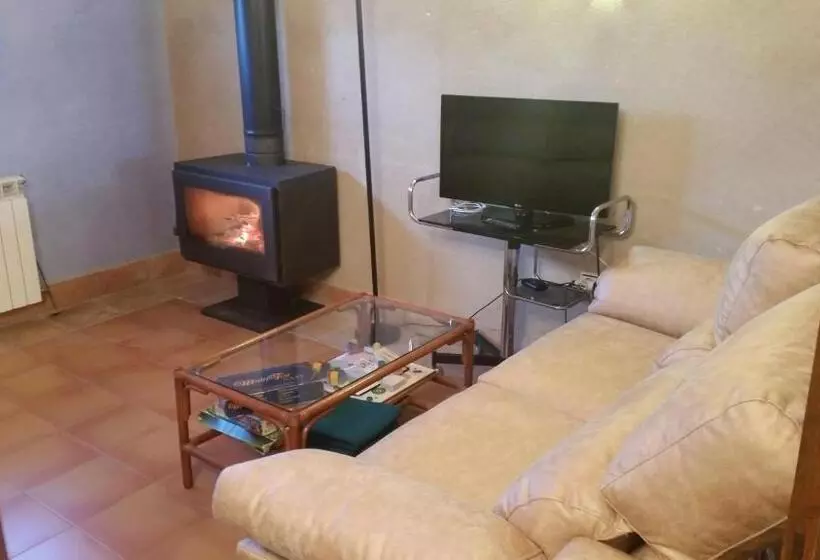 Отель Mesón De Colungo