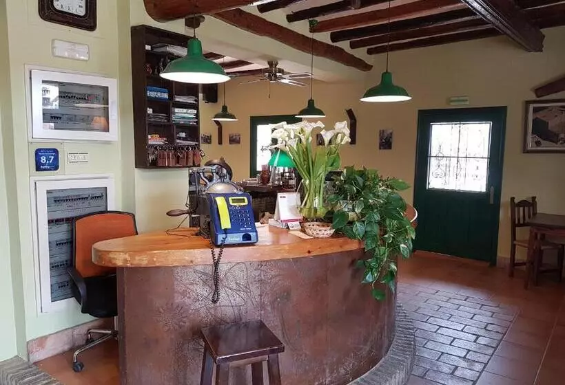 Отель Mesón De Colungo