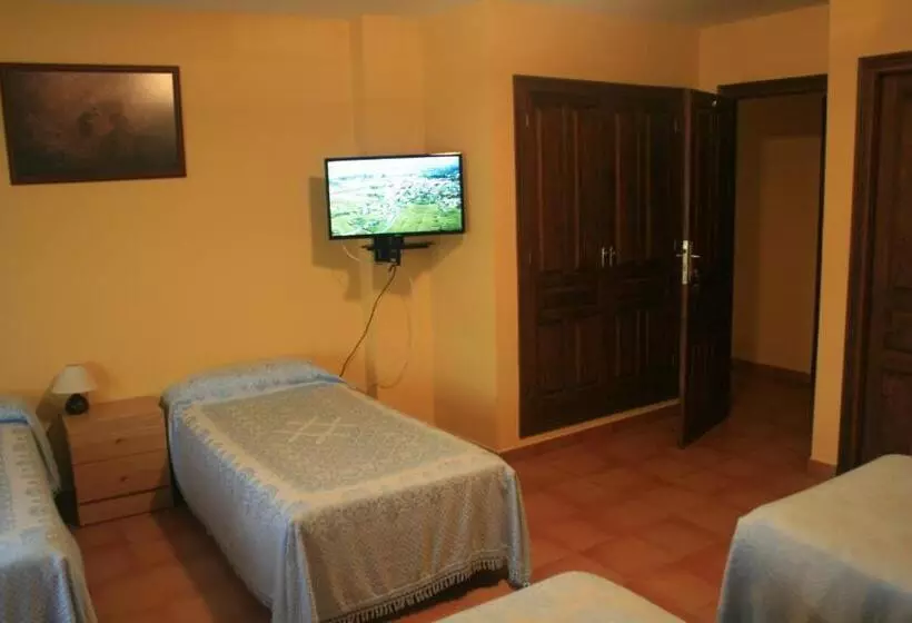 Отель Mesón De Colungo