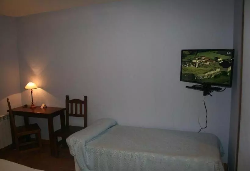 Отель Mesón De Colungo