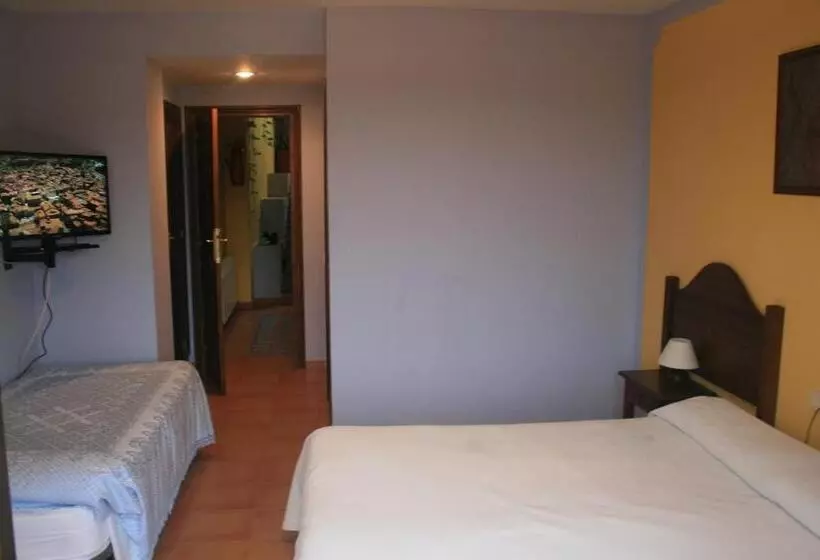 Отель Mesón De Colungo