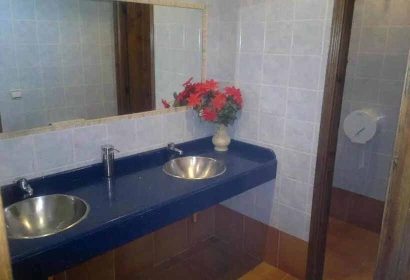 Отель Mesón De Colungo