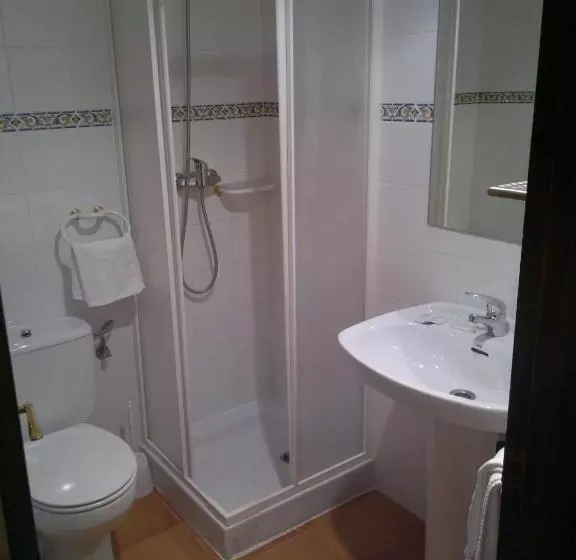 Отель Mesón De Colungo