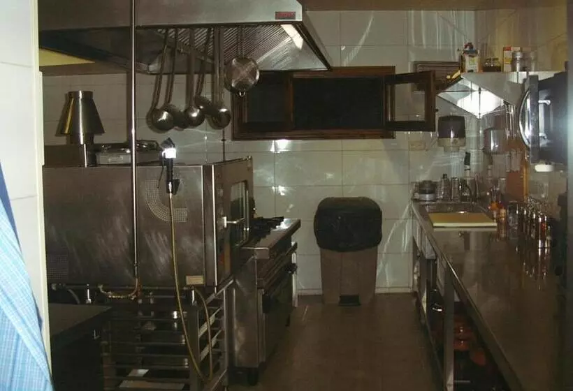 Отель Mesón De Colungo