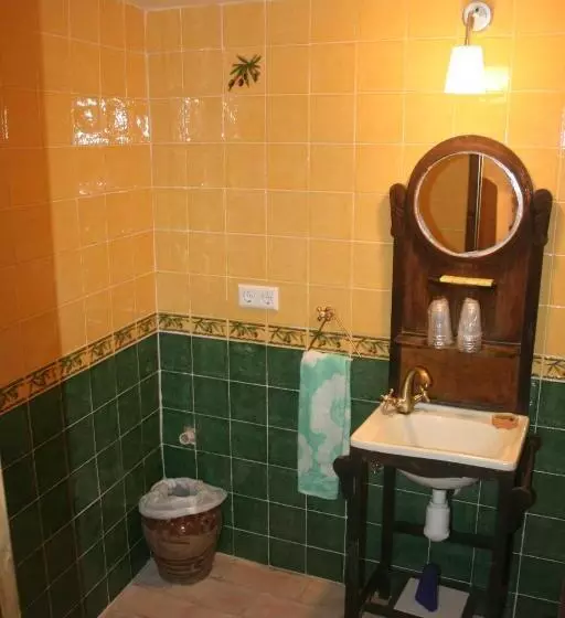 Отель Mesón De Colungo