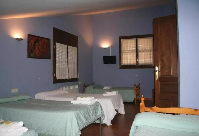 Отель Mesón De Colungo