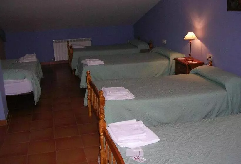 Отель Mesón De Colungo