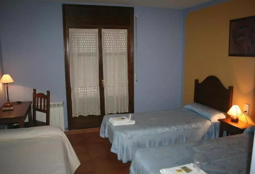 Отель Mesón De Colungo