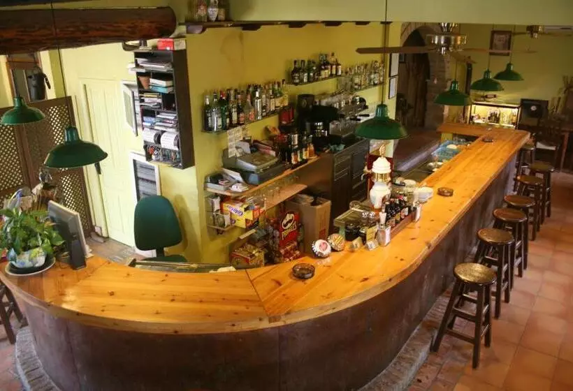 Отель Mesón De Colungo