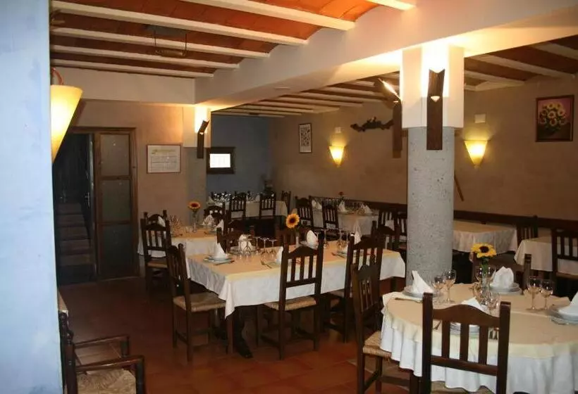 Отель Mesón De Colungo