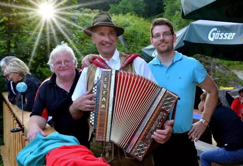 Отель Landhof Zum Waidegger Wirt