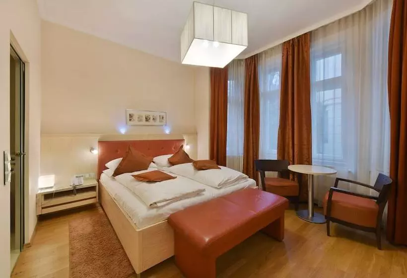 호텔 Pension Baronesse