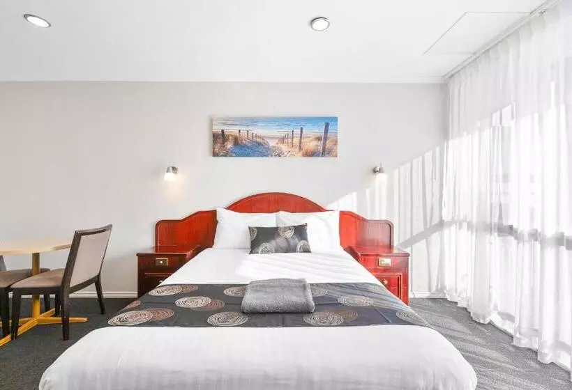 Hilton Beachfront Motel