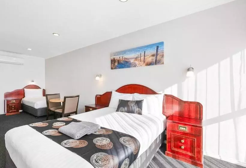 Hilton Beachfront Motel