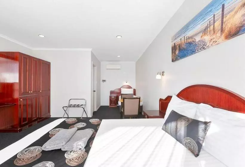 Hilton Beachfront Motel