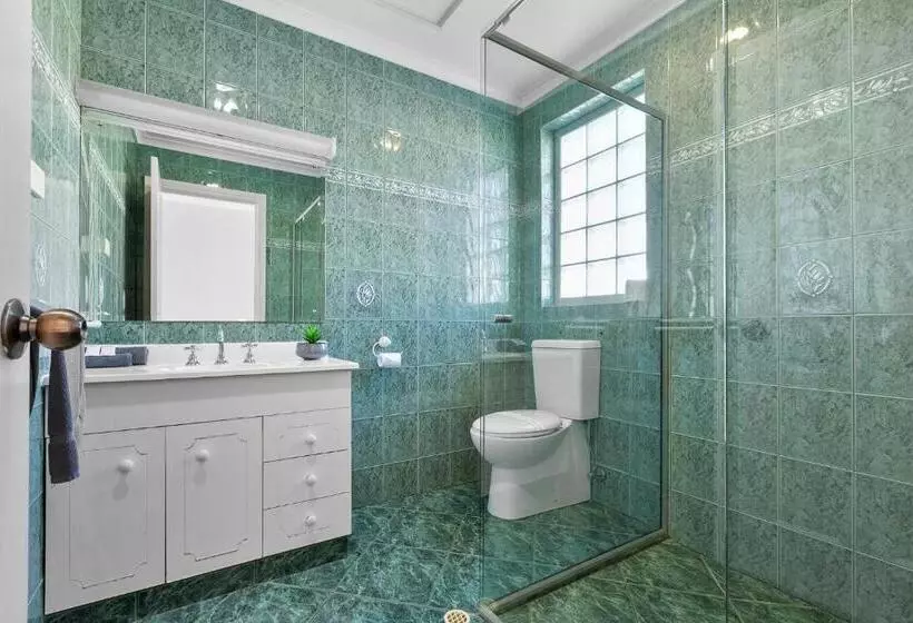 Hilton Beachfront Motel