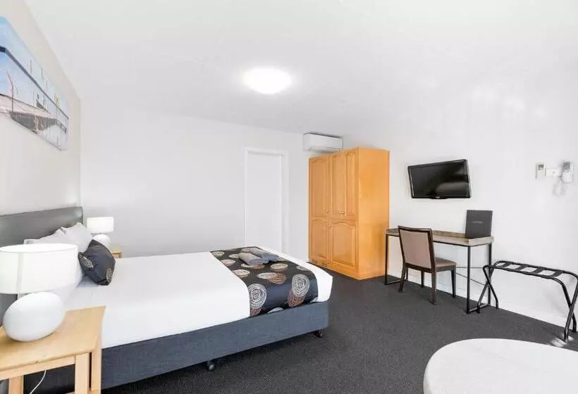 Hilton Beachfront Motel