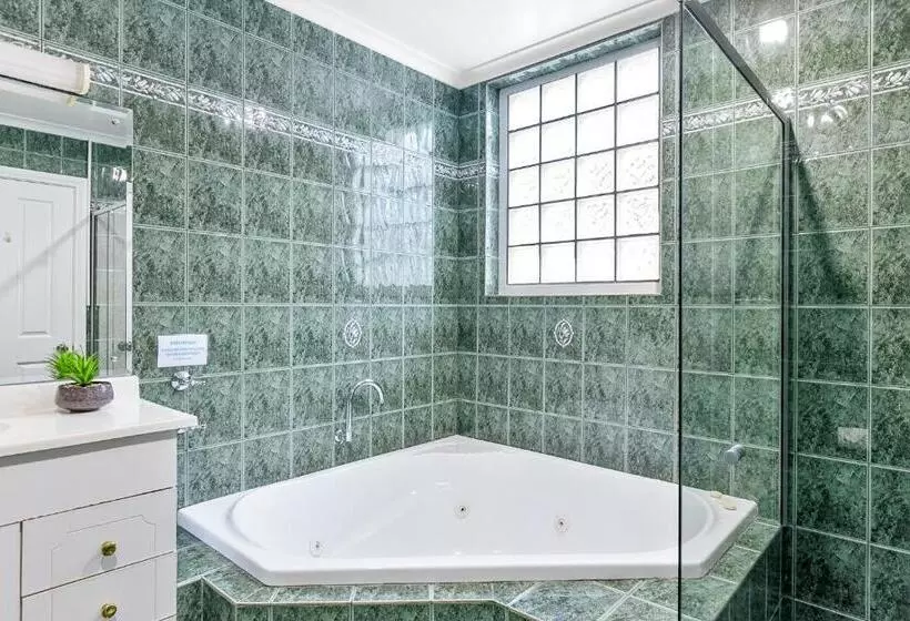 Hilton Beachfront Motel