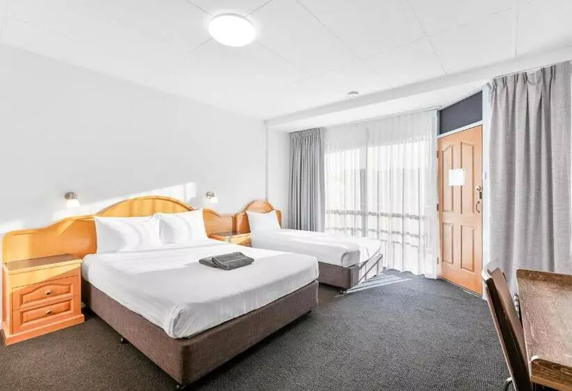 Hilton Beachfront Motel