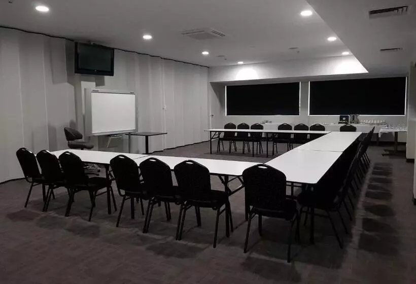 ホテル Burnie Central Townhouse