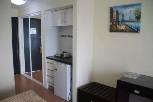 Отель Centenary Motor Inn