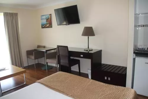 Отель Centenary Motor Inn