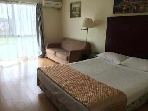 Отель Centenary Motor Inn