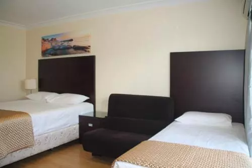 Отель Centenary Motor Inn