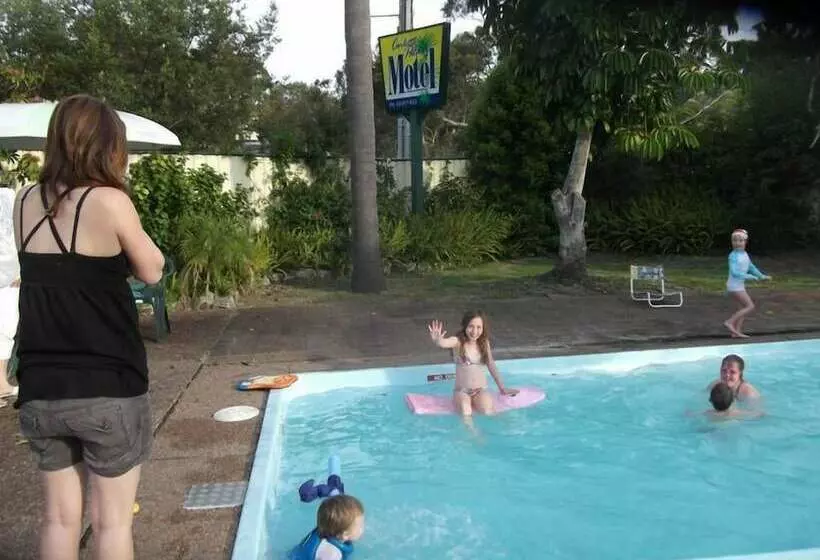 Отель Corlette Palms Motor Inn