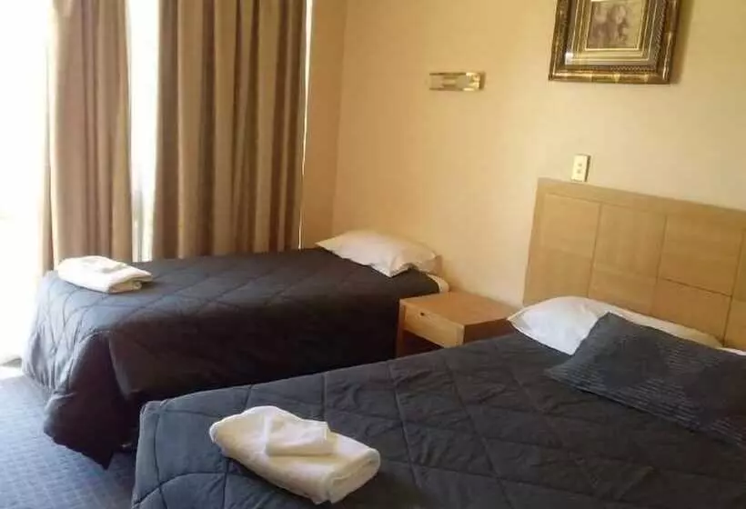 Hotel Desert Sand Motor Inn