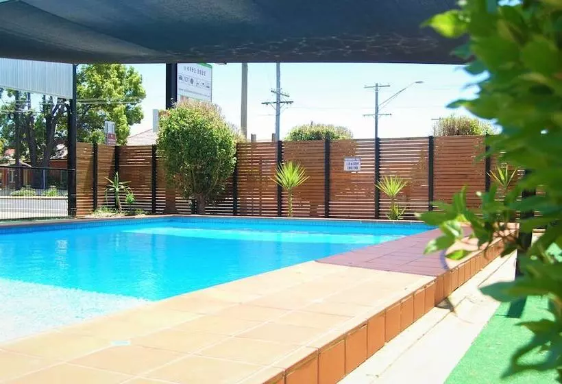 ホテル Golden West Motor Inn