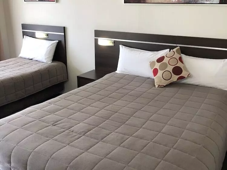 ホテル Golden West Motor Inn